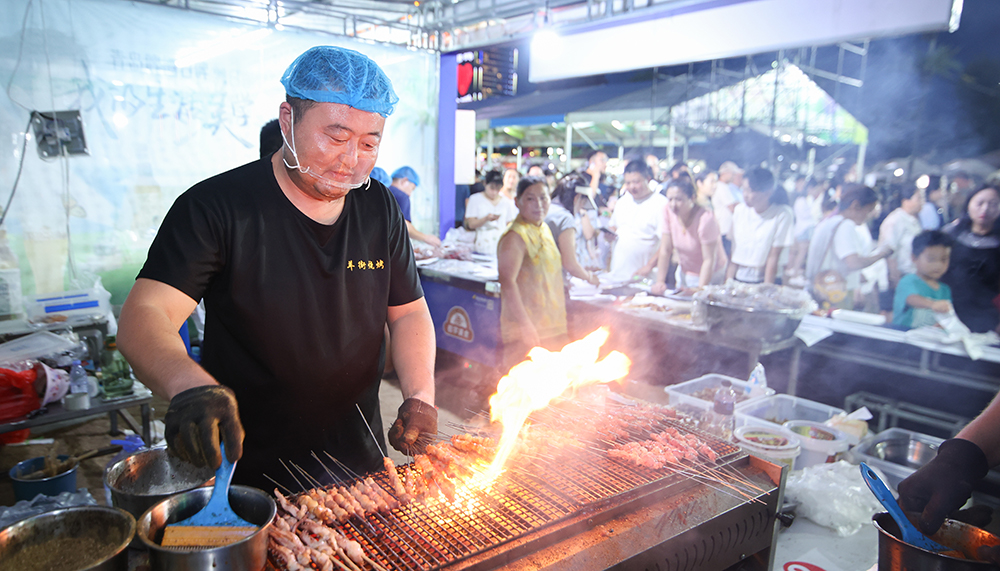 烟火升腾点燃千年古县盛夏——“沂水2025青岛啤酒美食节”盛大开幕 第 5 张