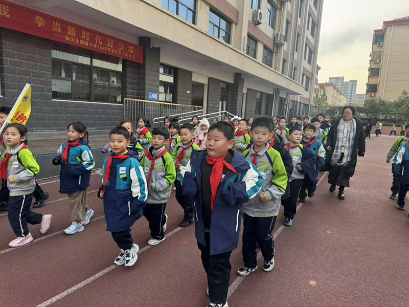 凛冬砺志，跑出少年精气神——临沂北园路小学东岳校区冬季跑操活动纪实 第 2 张