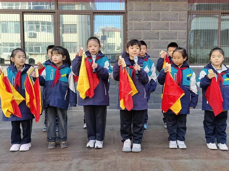 北园路小学东岳校区升旗礼 快板声里的少年劲儿 第 3 张 北园路小学东岳校区升旗礼 快板声里的少年劲儿 第 3 张