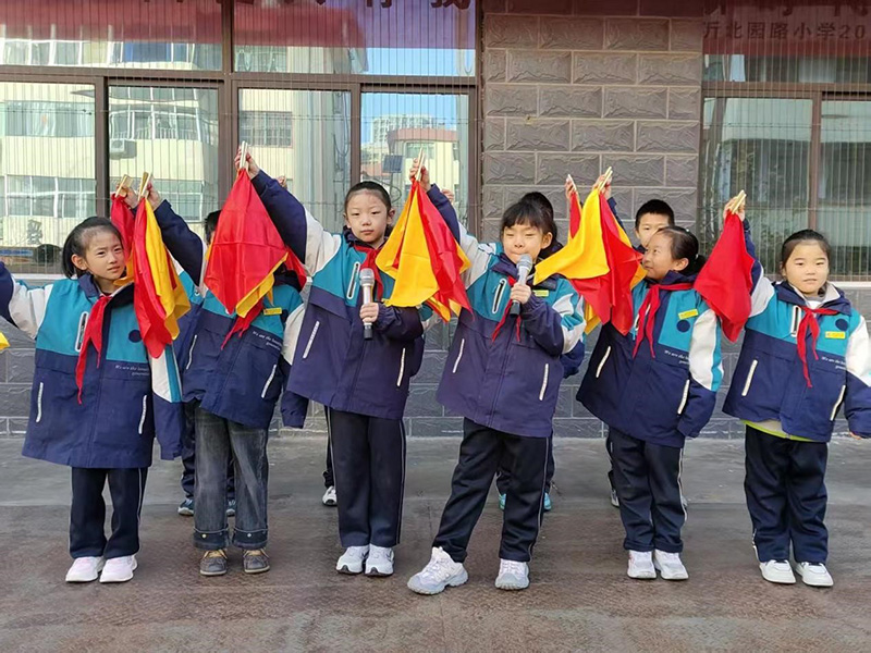 北园路小学东岳校区升旗礼 快板声里的少年劲儿 第 4 张 北园路小学东岳校区升旗礼 快板声里的少年劲儿 第 4 张