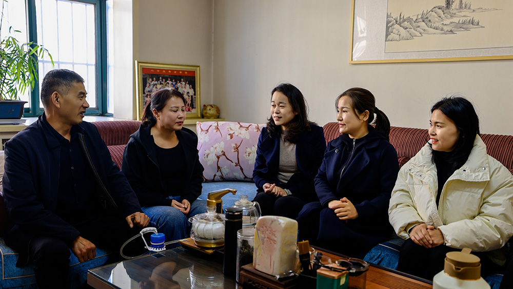 沂蒙军嫂重阳节走访慰问功臣军人家庭 第 2 张