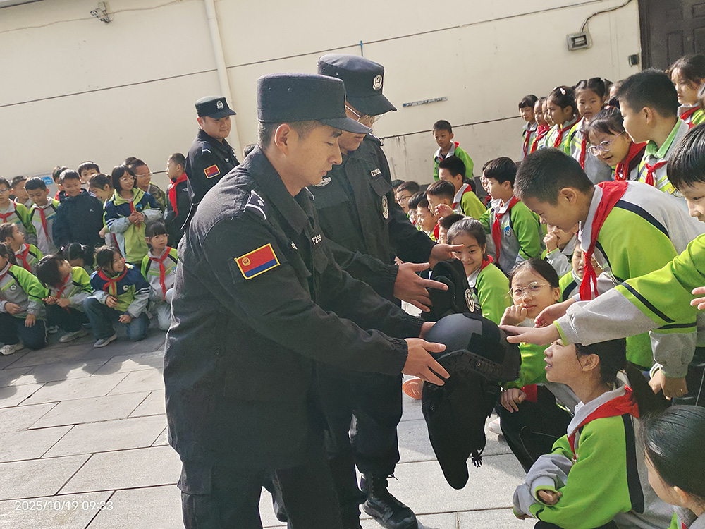 红色基因赓续传承 强军梦想扎根童心 第 2 张