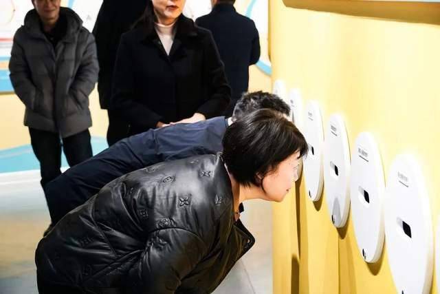 鲁南眼科成人验光配镜门诊盛大开诊,携手蔡司开启视觉新篇章 第 17 张 鲁南眼科成人验光配镜门诊盛大开诊,携手蔡司开启视觉新篇章 第 17 张