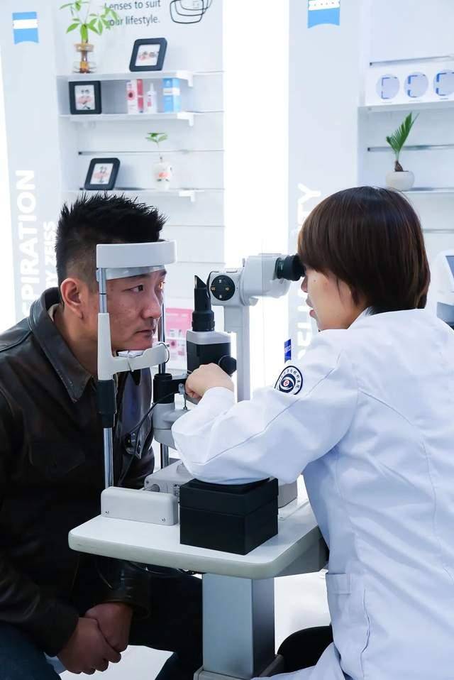 鲁南眼科成人验光配镜门诊盛大开诊,携手蔡司开启视觉新篇章 第 21 张 鲁南眼科成人验光配镜门诊盛大开诊,携手蔡司开启视觉新篇章 第 21 张