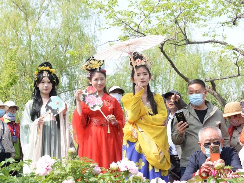 临沂书法广场第六届牡丹文化节成功开幕,墨香与国色共绽华彩 第 9 张 临沂书法广场第六届牡丹文化节成功开幕,墨香与国色共绽华彩 第 9 张