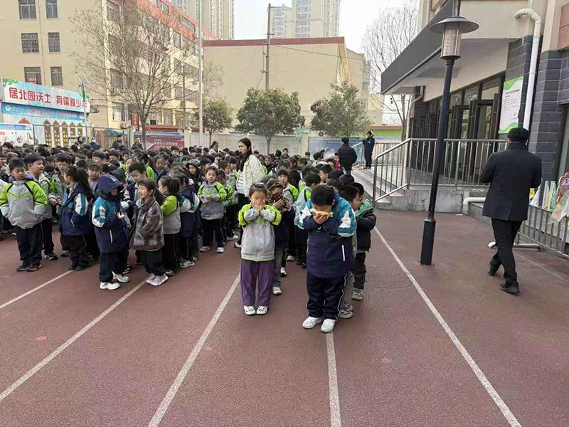 消防演练筑防线,安全意识记心间——临沂北园路小学春季消防疏散演练圆满完成 第 1 张 消防演练筑防线,安全意识记心间——临沂北园路小学春季消防疏散演练圆满完成 第 1 张