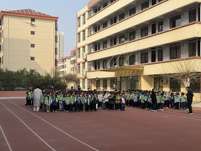 消防演练筑防线,安全意识记心间——临沂北园路小学春季消防疏散演练圆满完成 第 2 张 消防演练筑防线,安全意识记心间——临沂北园路小学春季消防疏散演练圆满完成 第 2 张