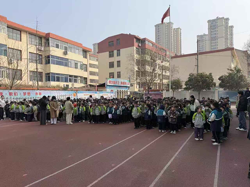消防演练筑防线,安全意识记心间——临沂北园路小学春季消防疏散演练圆满完成 第 4 张 消防演练筑防线,安全意识记心间——临沂北园路小学春季消防疏散演练圆满完成 第 4 张
