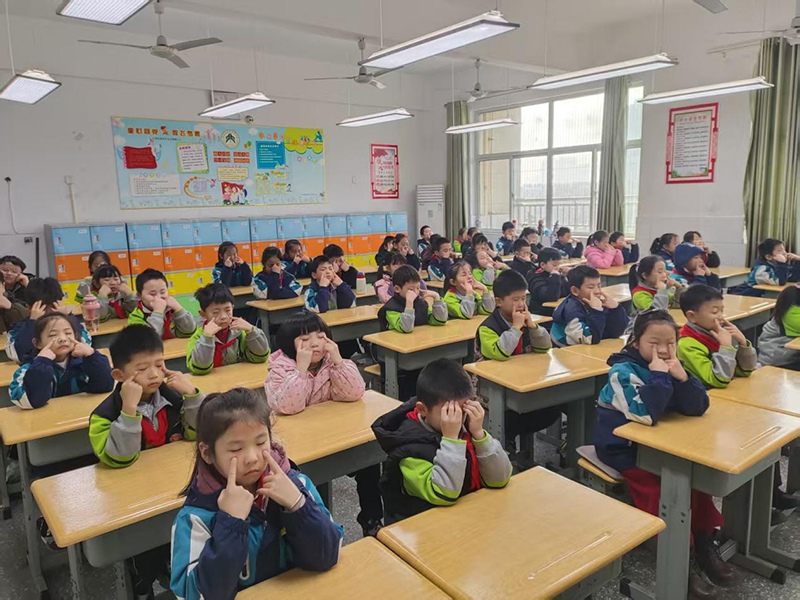 护眼有章法,明眸伴成长---临沂北园路小学眼保健操规范开展 第 4 张 护眼有章法,明眸伴成长---临沂北园路小学眼保健操规范开展 第 4 张