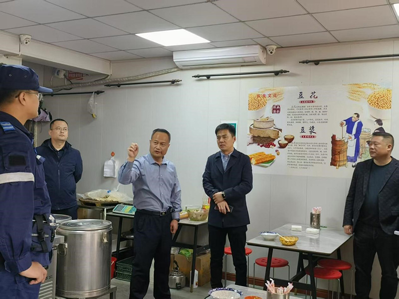 筑牢安全防线 强化隐患排查——后十社区开展烟感安装现场观摩活动 第 3 张 筑牢安全防线 强化隐患排查——后十社区开展烟感安装现场观摩活动 第 3 张