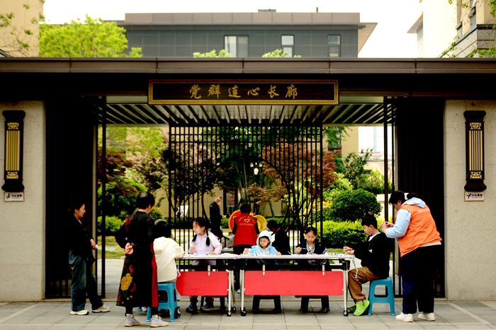 致敬劳动者 共建文明家!辰坤心筑便民集市烟火气暖人心 第 4 张 致敬劳动者 共建文明家!辰坤心筑便民集市烟火气暖人心 第 4 张